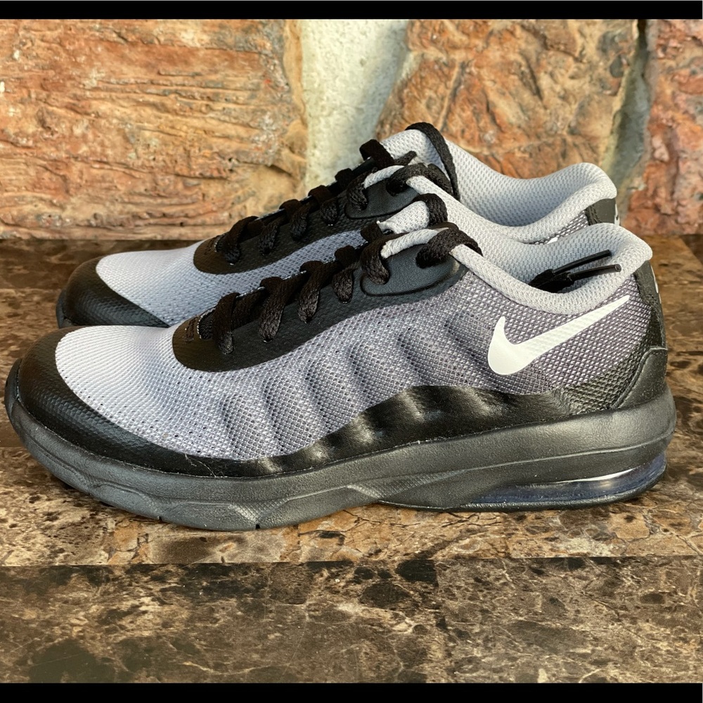 NEW NIKE Air Max Invigor Running Sneakers - Picture 8 of 15